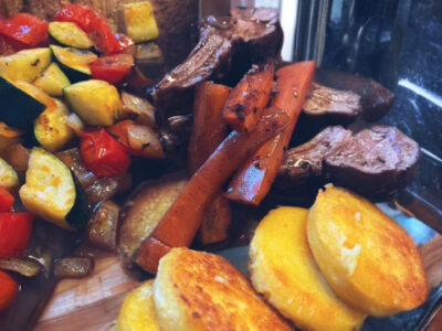 Gemüse, Fleisch und Rösti